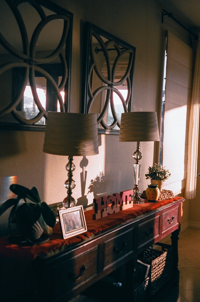 Console Tables With Drawers: How to Keep an Entryway Organized Without Adding More Furniture