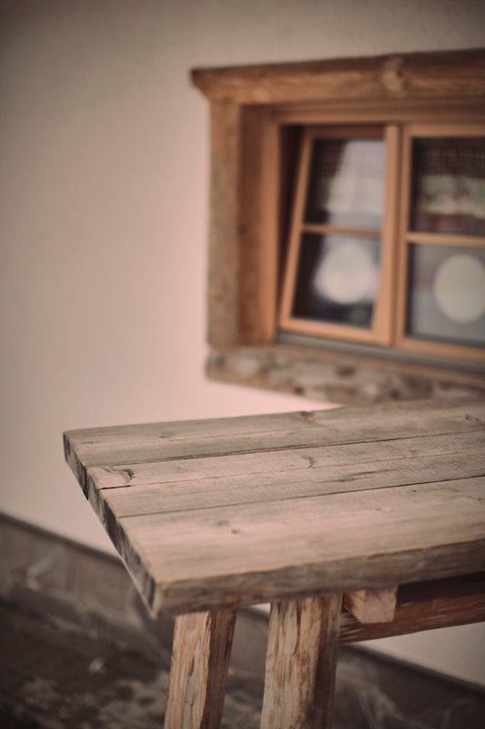 Solid Wood Console Tables: What to Look for in Drawers, Shelves, and Natural Finishes