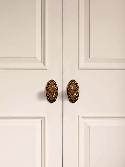 2 Pack Antique Brass Cabinet Knobs with Base Vintage Flat Drawer Pulls Kitchen Cupboard Bathroom Dresser Cabinet Hardware Handles Zinc Alloy