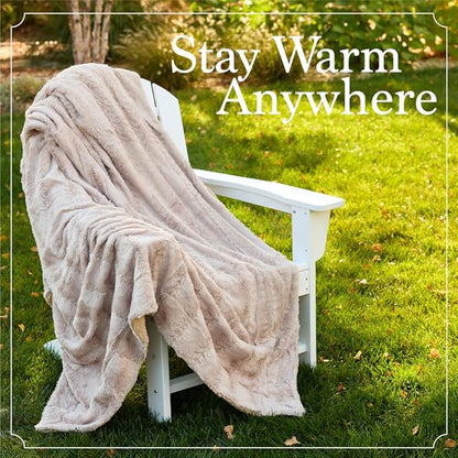 The Connecticut Home Co Throw Blanket for Couch, Soft Fluffy Room Decor, Cozy Warm Throws for Bed, Couches, Gifts for Women, Bedroom Cute Aesthetic Blankets Faux Fur and Sherpa, 65x50, White