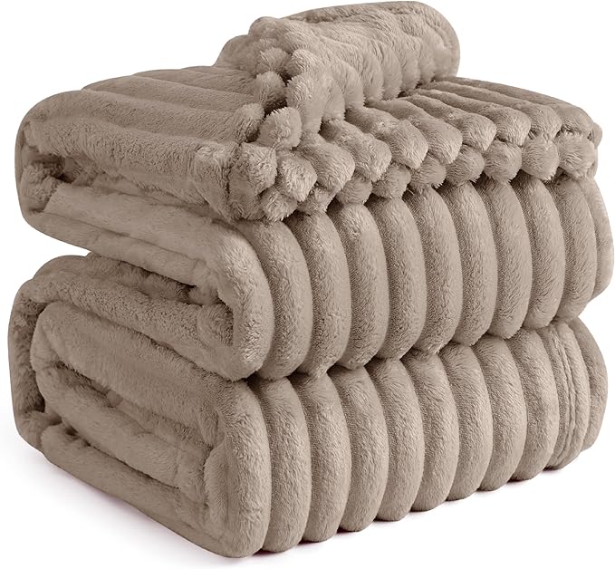 Bedsure GentleSoft Mocha Meringue Full Blanket for Couch - Cozy Soft Blankets for Women, Cute Small Fleece Throws for Girls, Birthday Gifts for Women Decor Gifts for Mom, 84x90 Inches