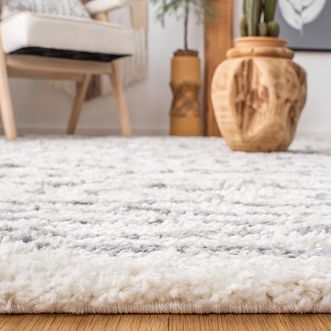 SAFAVIEH Arizona Shag Collection Accent Rug - 3'2" x 5', Ivory & Grey, Moroccan Design, Non-Shedding & Easy Care, 1.6-inch Thick Ideal for High Traffic Areas in Foyer, Living Room, Bedroom (ASG741F)