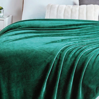 Walensee Fleece Blanket Plush Throw Fuzzy Lightweight (Queen Size 90x90 Emerald Green) Super Soft Microfiber Flannel Blankets for Couch, Bed, Sofa Ultra Luxurious Warm and Cozy for All Seasons