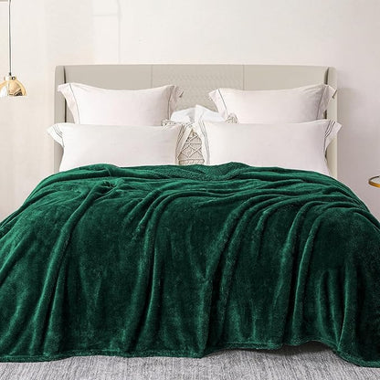 Exclusivo Mezcla Plush Fuzzy Fleece Bed Blanket King Size, Super Soft, Fluffy and Warm Blankets, Suitable for All Seasons (Forest Green, 90x104 Inches)