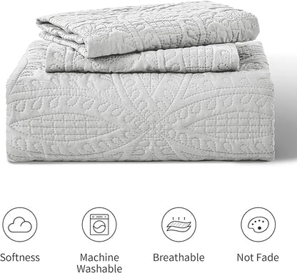 Love's cabin California King Size Quilt Bedding Set Light Grey Bedspreads - Cal King Summer Lightweight Bedspread Comforter - Coin Pattern Coverlet for All Season - 3 Pieces (1 Quilt, 2 Pillow Shams)