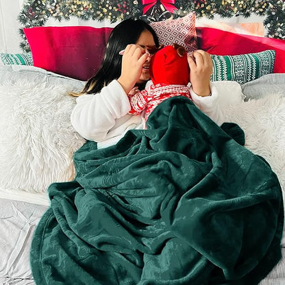 Bedsure GentleSoft Fleece Blankets Queen Size Emerald Green - Bed Blanket Soft Lightweight Plush Fuzzy Cozy Luxury Microfiber, 90x90 inches